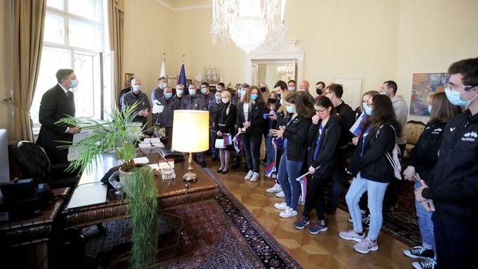 Ob državnem prazniku, dnevu suverenosti, v Predsedniški palači dan odprtih vrat in počastitev 30. obletnice odhoda zadnjega vojaka JLA iz Slovenije